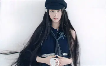 ILLIT TSUTAYA YUNAH bomb