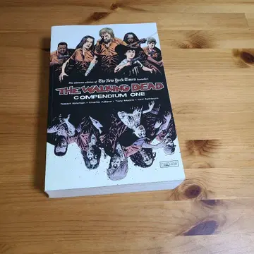 THE WALKING DEAD COMPENDIUM ONE