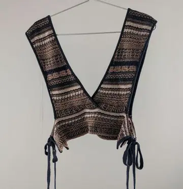 Willfully 위르프리 보더 니트 뷔스티에 브라운 x 블랙