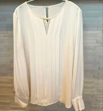 질스튜어트 아이보리 블라우스 티셔츠