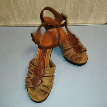 치에 미하라 T-스트랩 샌들 22.5