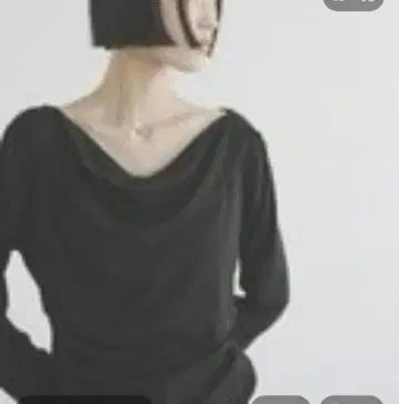 드레이프 오프숄더 풀오버 블랙 LOWRYS FARM