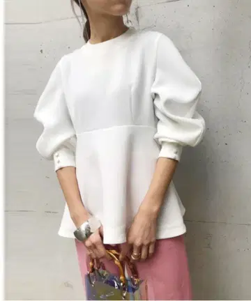 2603107 웨이브 슬리브 페플럼 블라우스 화이트