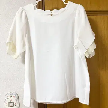 natural couture 화이트 튤립 소매 블라우스