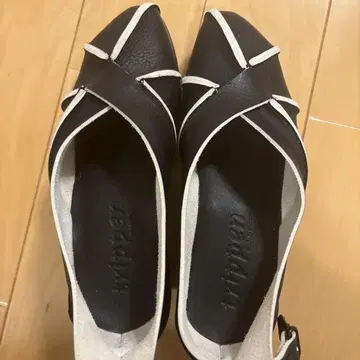 특주품 trippen 크로스 스트랩 블랙 가죽 펌프스 37