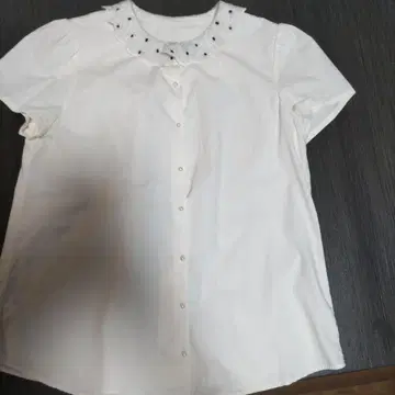 프랑슈리페 비즈 카라 부착 화이트 셔츠