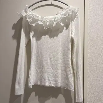 titty&co. 오프숄더 프릴 니트