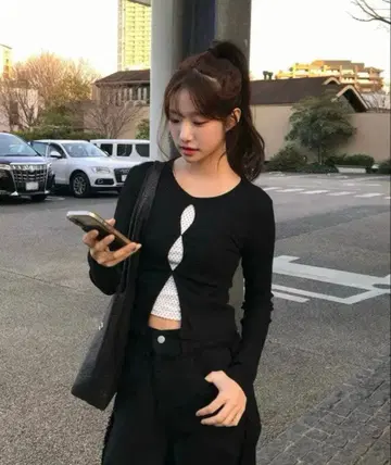 [ 미사용 새상품 ] 컷 아웃 레이어드 도트 티셔츠 emmy