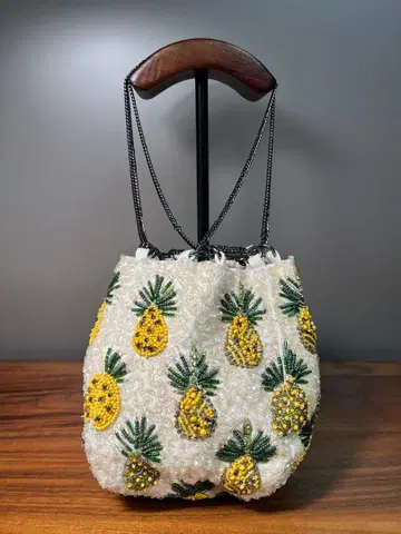 [ 새상품급 ] ZARA BASIC 파인애플 비즈&스팽글 복조리백