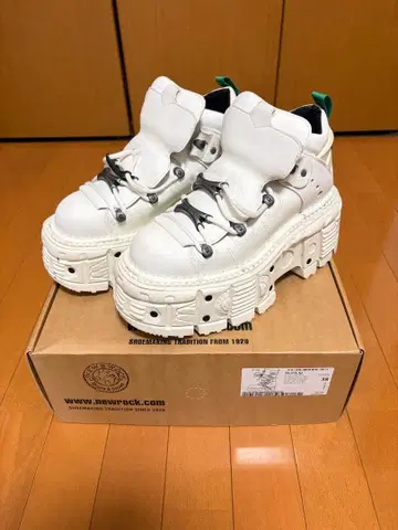 New Rock 통굽 화이트 부츠 41