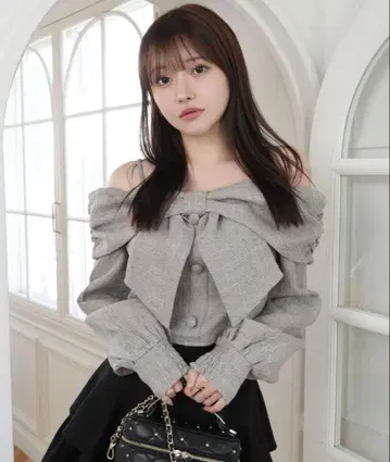 립서비스 리본 오프숄더 롱 슬리브 상의 그레이