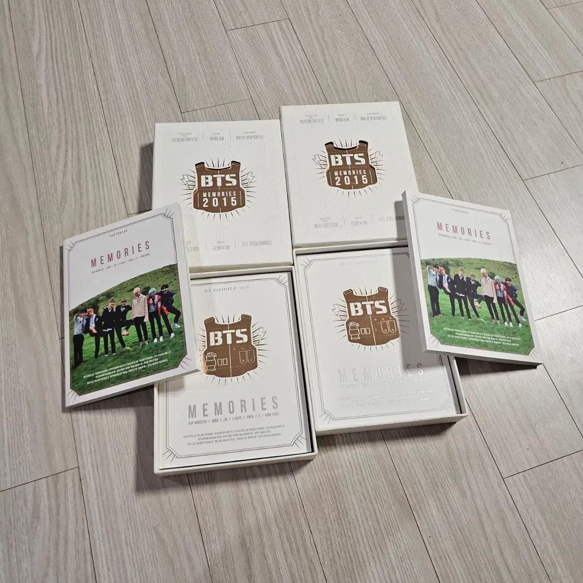 BTS メモリーズ2015 방탄소년단 MEMORIES OF 2015] DVD + PHOTOBOOK