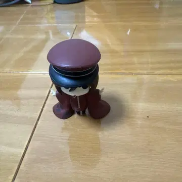 캐릭터 피규어 모자 포함 브라운