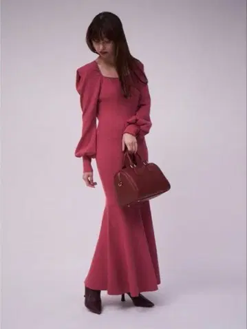 SNIDEL 스퀘어넥 퍼프 슬리브 머메이드 니트 원피스 레드