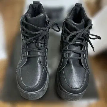 블랙 하이컷 부츠