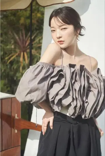 andequal 볼륨 오프 숄더 블라우스