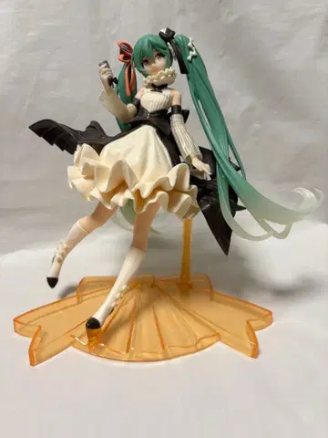 하츠네 미쿠 AMP Latidos-2022 ver. 피규어