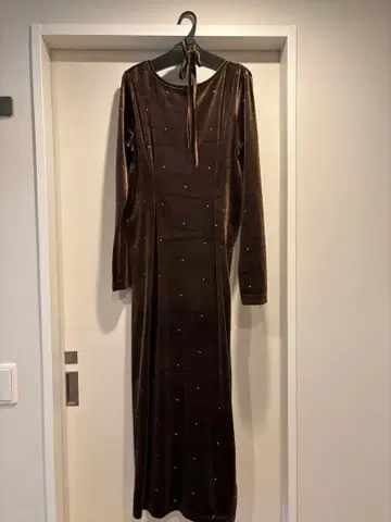 도트 자수 벨로아 롱 원피스 브라운