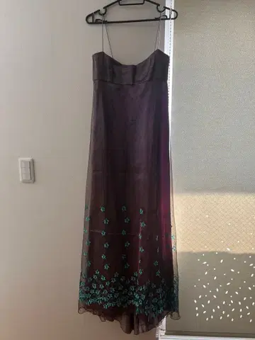 브라운 퍼플 꽃무늬 자수 드레스