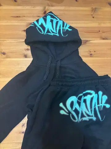 Syna World 사이즈 S 가격 인하 가능