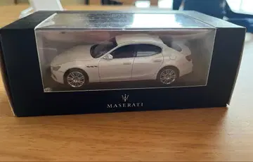 Maserati Ghibli 1:43 Bianco Alpi