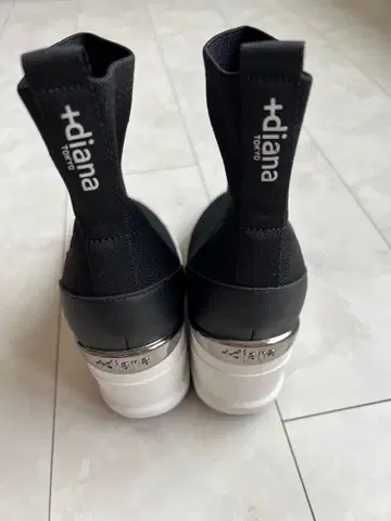 diana 스트레치 하이컷 부츠 블랙/화이트