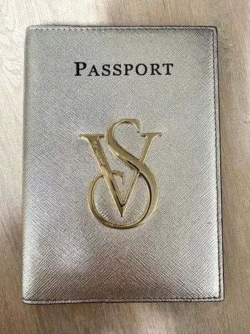 빅토리아 시크릿 여권 케이스 골드