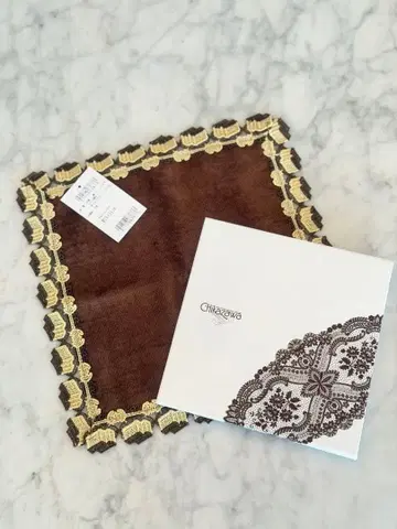 치카자와 레이스 x 후쿠사야 브라운