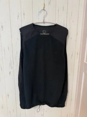 야마토미치 블랙 슬리브리스 베스트