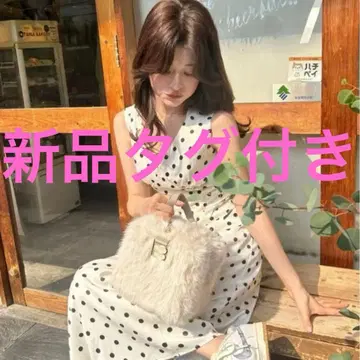 택 포함 새상품 BIBIY. B. FUR BOX BAG 베이지