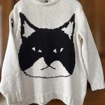 8주년 기념 메이블의 고양이 얼굴 디자인 니트 스웨터
