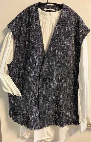 O0u (오 제로 유) 네이비 트위드 베스트