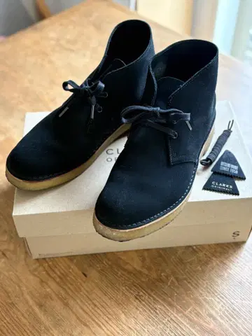 CLARKS 블랙 디저트 부츠