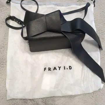 FRAY I.D 블랙 숄더백
