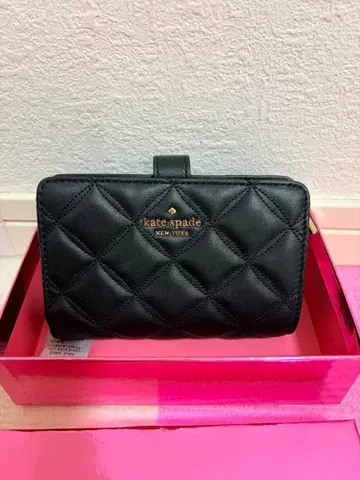 케이트 스페이드 미디엄 퀼팅 접이식 지갑