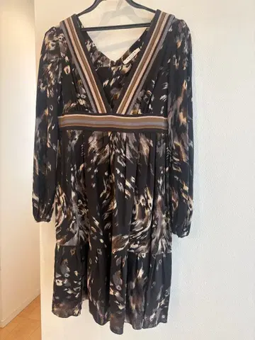 ADORE 꽃무늬 긴팔 원피스 슬립 포함