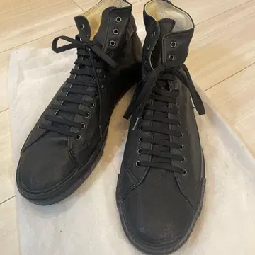 the viridi-anne 레이스업 하이컷 램스킨 스니커즈