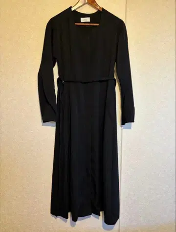 [ 가격 대폭 인하! ] emmi 블랙 헤링본 긴팔 원피스