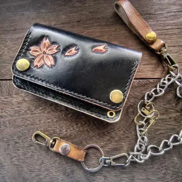 미들 사이즈 트래커 지갑 블랙 수제 염료 마감 벚꽃