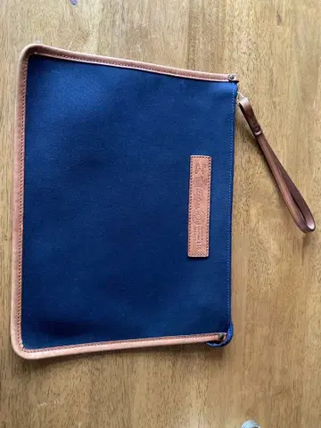 페리지 네이비 캔버스 가죽 클러치백