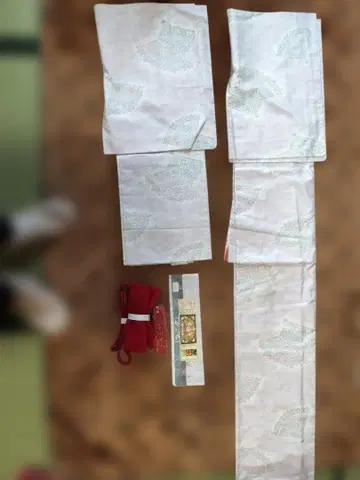 본고장 오시마 명주 실크 100% 기모노 빨간색과 흰색 무늬