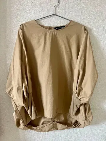 미즈이로 인드 베이지 상의