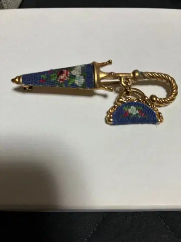 쁘띠 포원 빈티지 브로치 오스트리아제 손자수 AUSTRIA