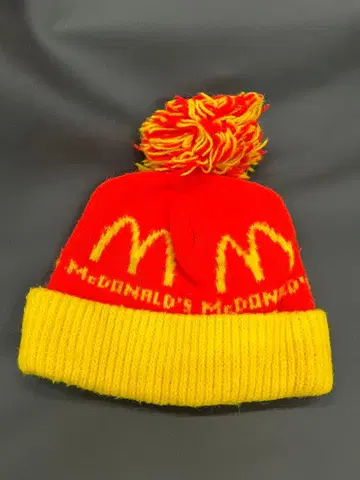 맥도날드 폼폼 포함 니트 모자 빈티지