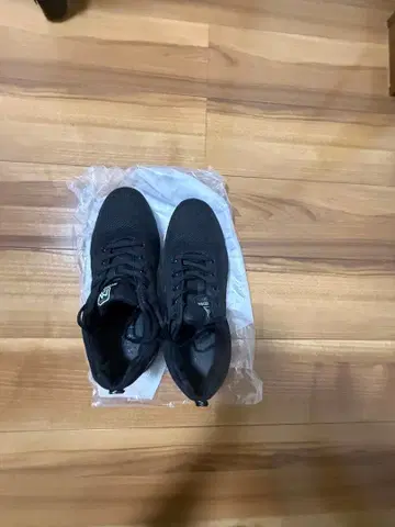 에어 쿠션 포함 안전화