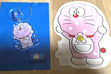 새상품 100% 도라에몽 & 프렌즈 벚꽃 아크릴 키링과 카드 세트