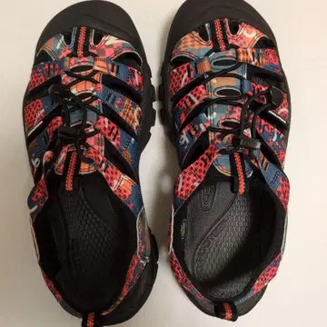 KEEN 킨 뉴포트 에이치투 그래비티 프리 26.5