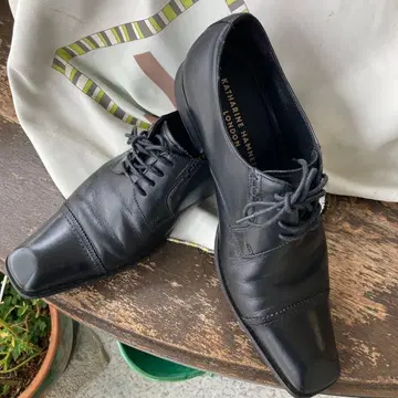 KATHARINE HAMNETT 블랙 드레스 슈즈