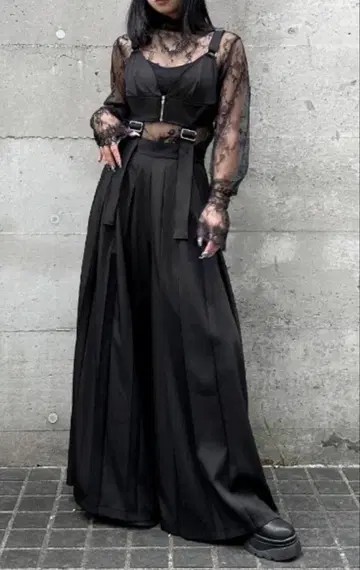 [미사용 새상품] LVEU.뷔스티에 플리츠 점프 수트