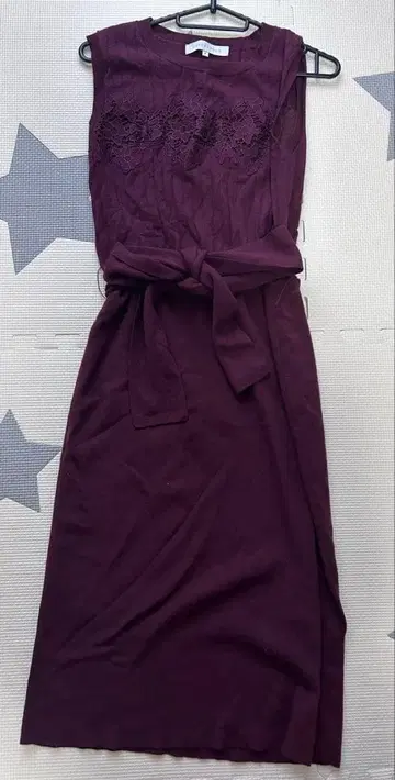 MERCURYDUO 새상품급 버건디 슬리브리스 니트 원피스